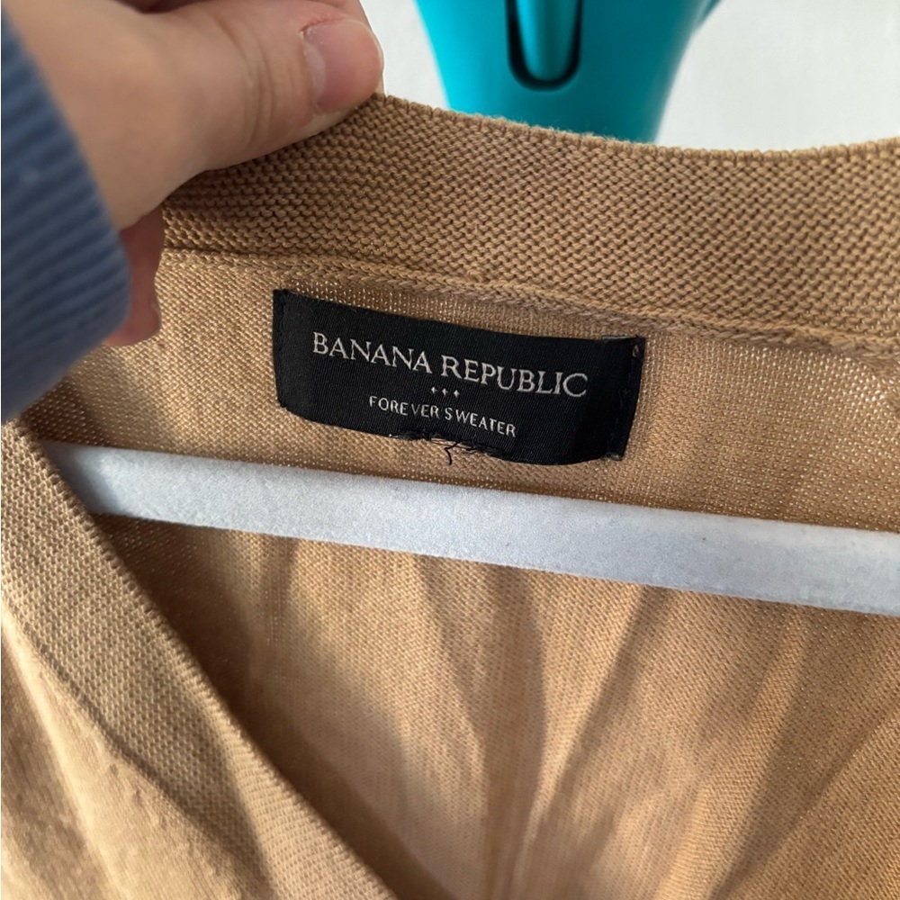 Banana Republic Tan vneck sweater - Picture 4 of 7